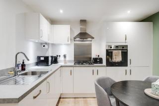 Spacious Modern 2 BR Old Trafford & Free Parking - 7