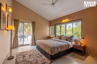 StayVista at Casa Elyra with Pool, AC, Balcony - Lonavala - 5