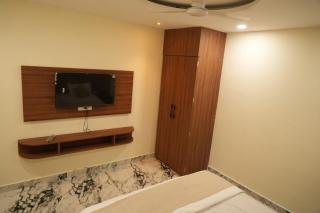 Blackout Bar & Hotel - - 1