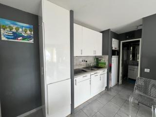 Superbe T2 face mer avec piscine - 8