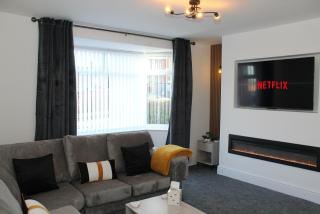 Cosy 2-Bed Home Near St Helens Centre - Free WiFi - 4
