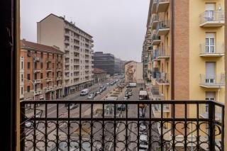 Completa di tutto, Metro Fiere Università Ospedali - Turin - 1