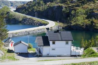 Seafront Holiday Home close to Reine, Lofoten - Sund - 0