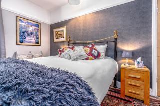 Central Apt: With Sauna, Garden and Landmark View - Bristol - 2