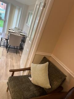 Cosy 2 Bed House near Birmingham Airport & NEC - 3