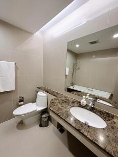 The Prime 11 Sukhumvit 11 2BR near BTS Nana - 2