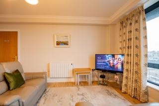 Dockside Penthouse - Free Parking - Galway - 5