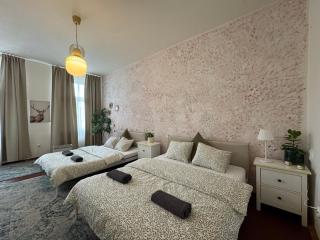 2BDR Pretty Apartment in the Local Area of Prague - Prague - 0