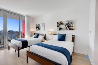 MODERNResortBALCONY - Hallandale Beach - 6