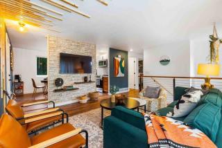 Luxury Living - Kirkland Stylish Home - Prime Spot - 5