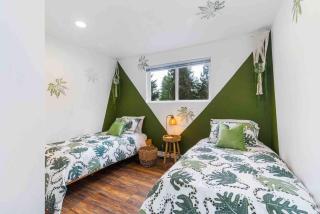 Luxury Living - Kirkland Stylish Home - Prime Spot - 1