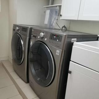 Cozy room with private bathroom nearby subway - 1
