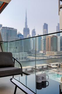 Cozy 1BDR apartment Binghatti Canal Business Bay - 6