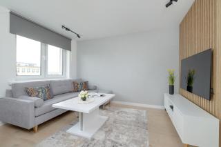 Charming Apartment with a Balcony in Rzeszów by Noclegi Renters - Rzeszów - 9