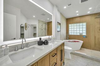 180 of Waterfront Heated Pool Walk To Beach Paradise Point Key RESIDENCES - 6