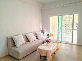 follow yellow house - 7