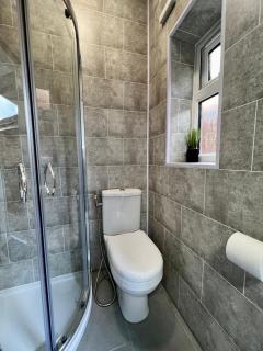 Lovely Double Room with En Suite and separate private entrance - Kingshurst - 5