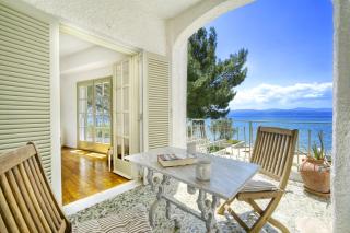 Salt & Stone Beachfront Retreat by Estia - Eretria - 0