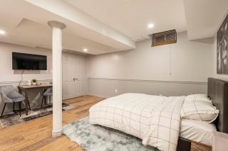 Modern, basement apartment, close to airport - Toronto - 9
