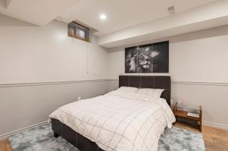 Modern, basement apartment, close to airport - Toronto - 7