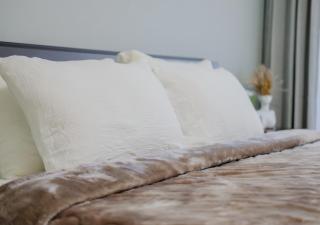 Cozy Room with Queen Size Bed near Korea Town - 6