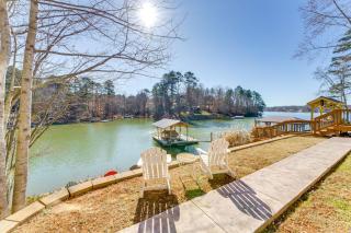 2 Kayaks Lakefront Lookout Shoals Getaway! - - 0