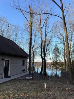 Woodlawn Lakeside Retreat - 2 BR Waterfront Cabin - 6