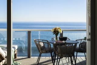 Malibu Breeze Ocean Front Condo with Beach Access - Malibu - 0