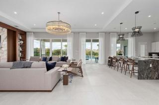 The Breathtaking Bear's Den Mansion-TB011 - 1