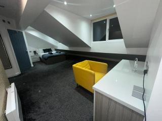 Two Bedroom Flat by Brookland Stays Serviced Accommodation Short Lets Leeds with Free WiFi - Central Station - 4