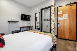 Queen Room With Access To Chef's Kitchen And Pool - Pacific - 5