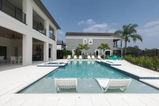 The Commodious Chateau-TT452 - 0