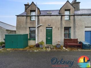 5 Whitehouse Lane, Stromness, Orkney KW16 3DG - 1