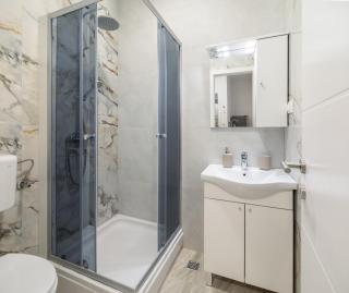 Beachfront Boutique Apartments with Free Parking - Makarska (Macarsca) - 4