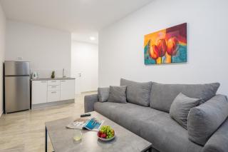 Beachfront Boutique Apartments with Free Parking - Makarska (Macarsca) - 6