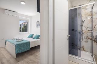 Beachfront Boutique Apartments with Free Parking - Makarska - 6