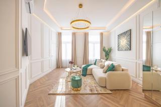 Luxurious Charming E47 City Center Suite by Prestige Homes - Budapest - 0