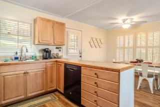 Walk to Beech Mtn Slopes Cozy Condo with Fireplace! - Beech Mountain - 2