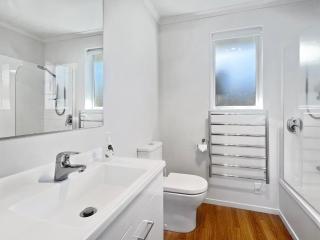Harbour View 3-Bedroom Retreat - Duvauchelle - 3