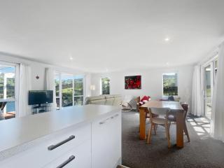 Harbour View 3-Bedroom Retreat - Duvauchelle - 1