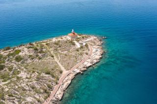 Beachfront Boutique Apartments with Free Parking - Makarska - 1
