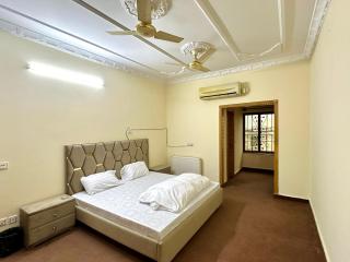 The Royal Regency Guest House - Islamabad - 3