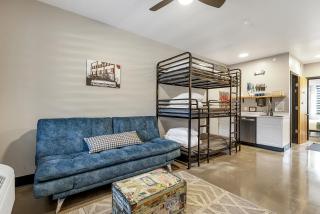 Family Suite With Private Kitchenette And Pool - Pacific - 5