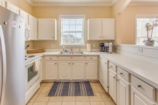 Beach Shuttle and Pool North Myrtle Beach Condo! - North Myrtle Beach - 3