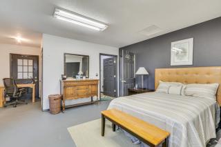 5 Mi to Hillsboro Vintage-Style Home with Fire Pit - 1