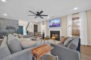 Family Home w FirePit GameRm Patio BbqGrill - Lilburn - 6