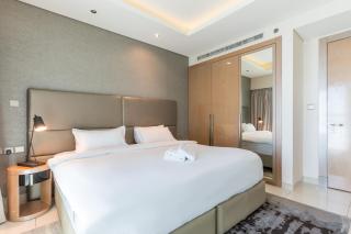 67th Floor 3BR Apt with Pool & Gym Near Burj Khalifa - 1