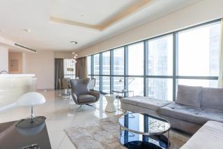 67th Floor 3BR Apt with Pool & Gym Near Burj Khalifa - 4