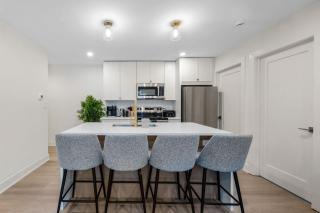 1 Bedroom with Rooftop and Wrigley Views - Chicago - 1