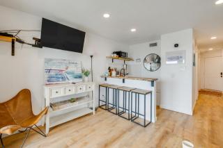 Steps to Beach Corpus Christi Condo with Balcony - Corpus Christi - 5